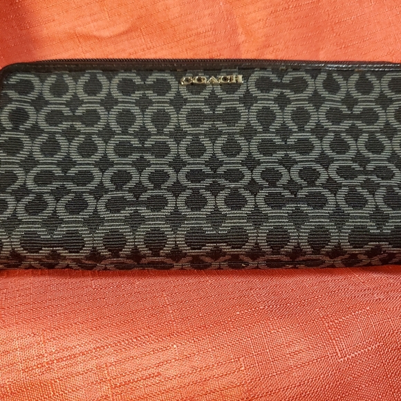 Coach Wallet - Picture 5 of 9